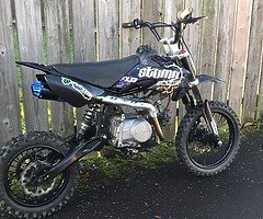 £300