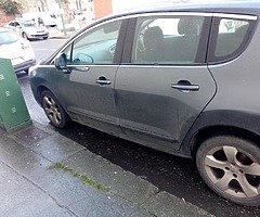 Se vinde. Urgent Pejo 3008 1.6 petrol an 2010. Preț 2900 euro pentru detalii la nr [hidden informati