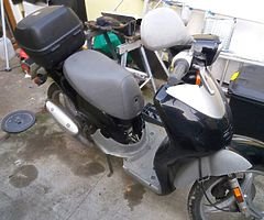 Mbk flipper 50cc moped 2010 boxs on the back of it good bike to yous for work needs bit of tlc bike - Image 4/4