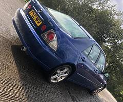 £900