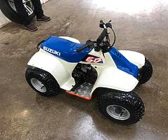 £800