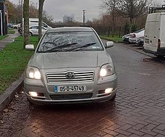 2005 Toyota avansis