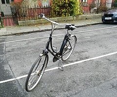 Black Ladybike with helmet and lock
