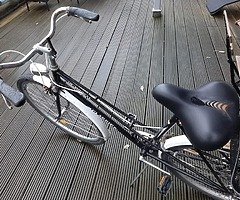 Lady's bike, everything working well, good condition!!! Collect in North Strand Road, Dublin 3.