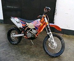 £2,600