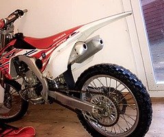 £2,600