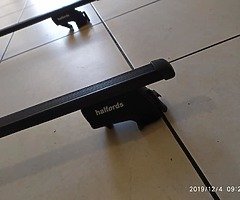 Roof box bars
