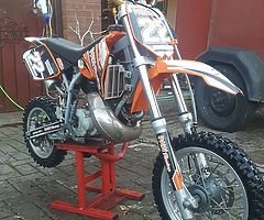 £750