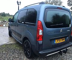£2,800