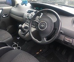 €850