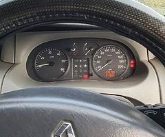 €800