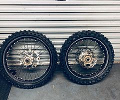 £380