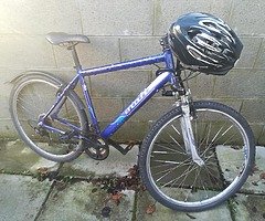 Second hand bike + helmet + locker + pump