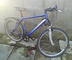 Second hand bike + helmet + locker + pump