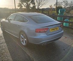 £8,900