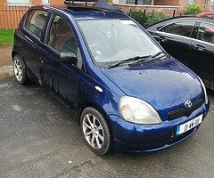 Blue Yaris 2001