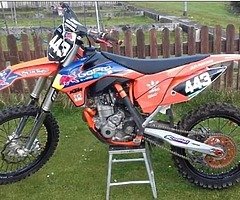 £2,800
