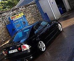 Lexus is200