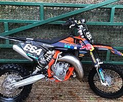 £2,500