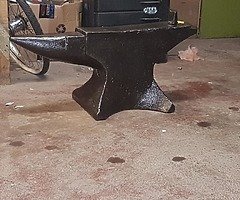£425