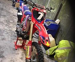 £2,400