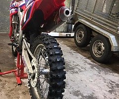 £2,400