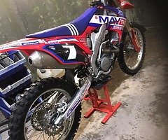 £2,400