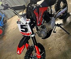 £695