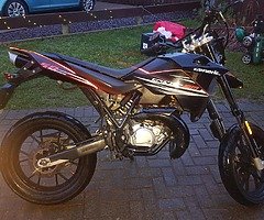 £600