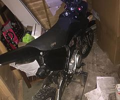 £600