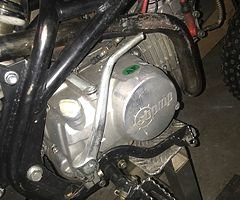 £600