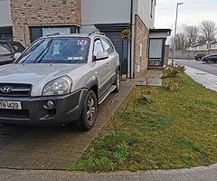 Hyundai Tucson 07 2L diesel manual driving 100% NCT and tax is just out