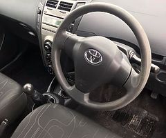 2010 Toyota Yaris - Image 7/9