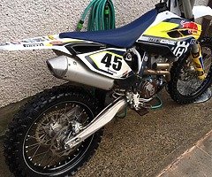 £2,400