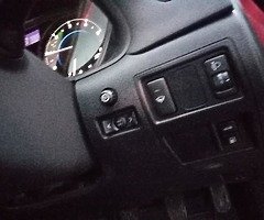 Lexus iS 220 - Image 3/10