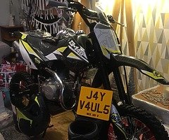 £400