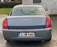 CHRYSLER LE300C