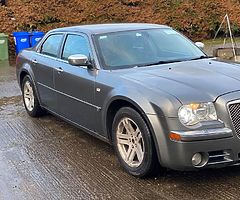 CHRYSLER LE300C - Image 4/10