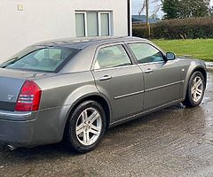 CHRYSLER LE300C - Image 5/10