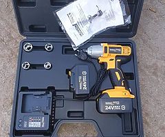 Battery impact gun/wrench very good small gun - Image 3/3