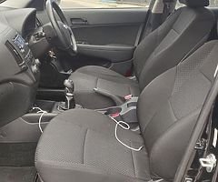 Hyundai i30 - Image 8/9