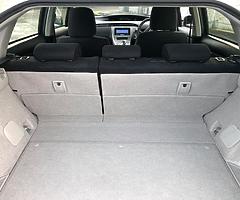 Toyota Prius - Image 6/10