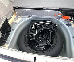 Toyota Prius - Image 8/10