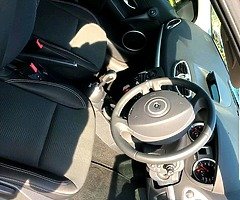 RENAULT CLIO 1.1cc VERY VERY LOW MILES 9000km SEMI-AUTOMATIC
