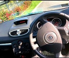 RENAULT CLIO 1.1cc VERY VERY LOW MILES 9000km SEMI-AUTOMATIC - Image 4/5