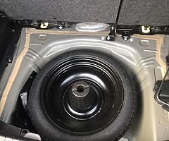 2016 TOYOTA YARIS Hatchback - Image 5/9