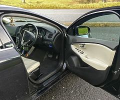 Volvo V40 D4 SE GT Auto 190BHP (142) - LOW MILAGE! - Image 5/10