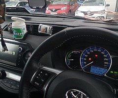 Toyota yaris 2015 hibrid