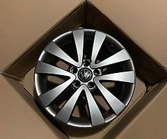Genuine VW Golf Alloy wheels 17”