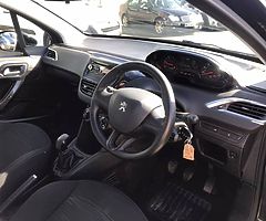 Peugeot 208 - Image 7/9
